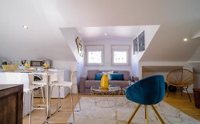 Good Karma - Bright And Sophisticated Apartment With Balcony